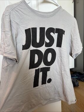 Nike Men's Light Gray Short Sleeve Tee with Black "JUST DO IT." Graphic